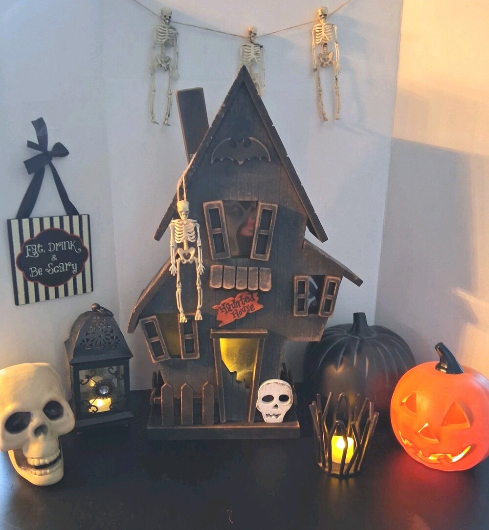 VTG 21" H! Haunted House Halloween Tabletop Decor Light Up Village